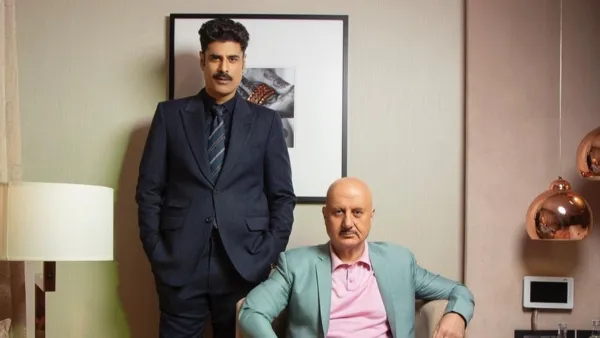 अनुपम खेर को बेटे सिकंदर ने मारा थप्पड़? वायरल वीडियो में दिखा पिता-पुत्र का मस्ती भरा पल